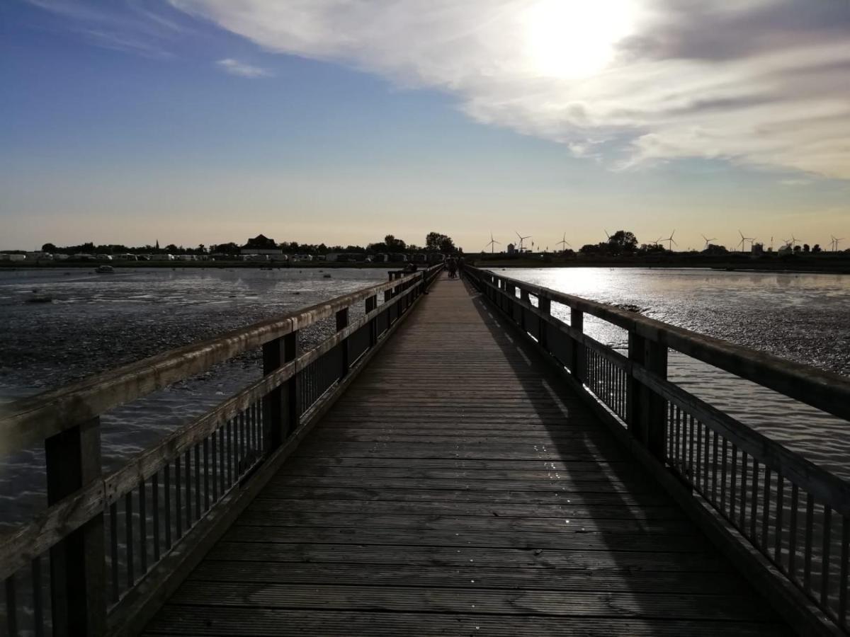 ブットヤーディンゲンAlte Schule Waddensアパートメント エクステリア 写真